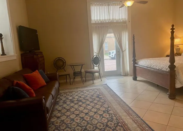 The Justin Room At The Eastland Historic Hotel
